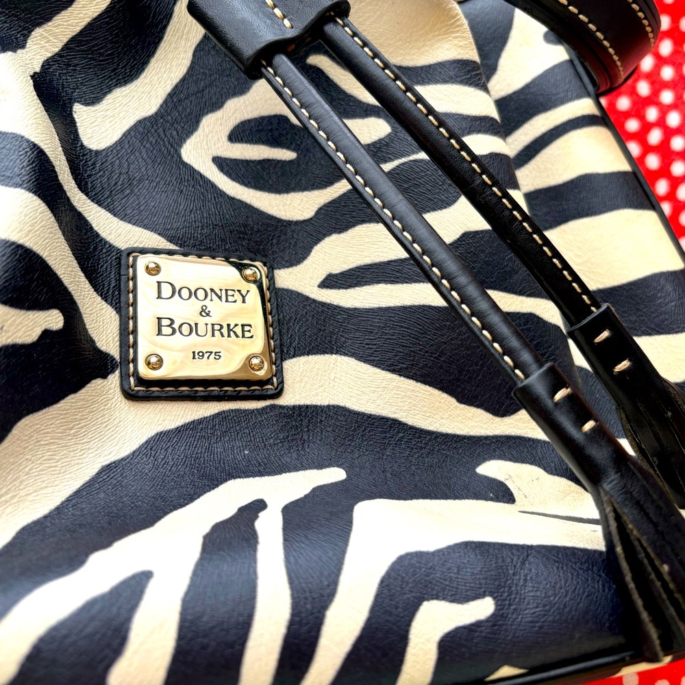 Dooney& Bourke leather drawstring shoulder bag